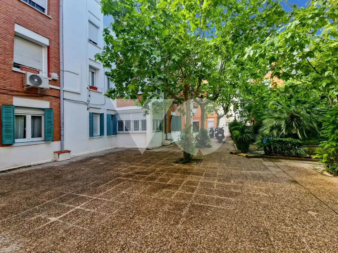 Vista exterior de Planta baja en venta en Madrid con Calefacción y Terraza