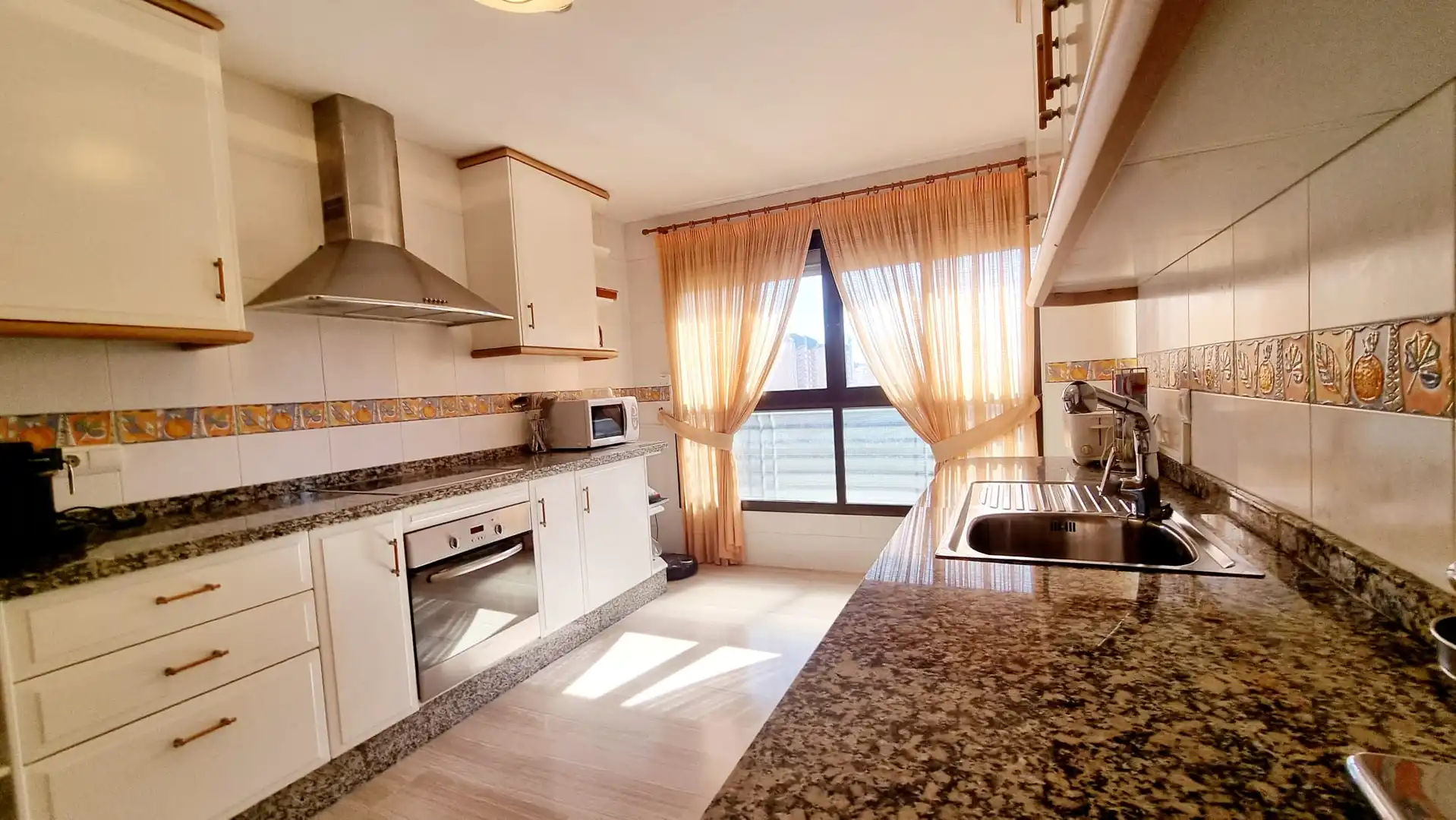 Cocina de Ático en venta en Benidorm con Aire acondicionado, Jardín privado y Terraza