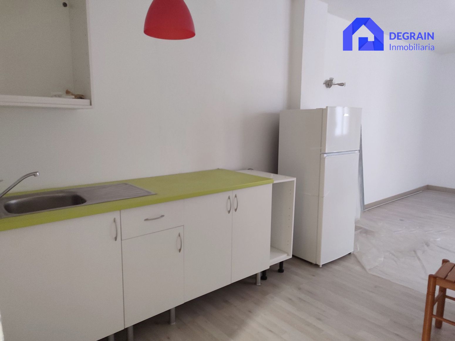 Cuina de Pis en venda en Oviedo  amb Calefacció