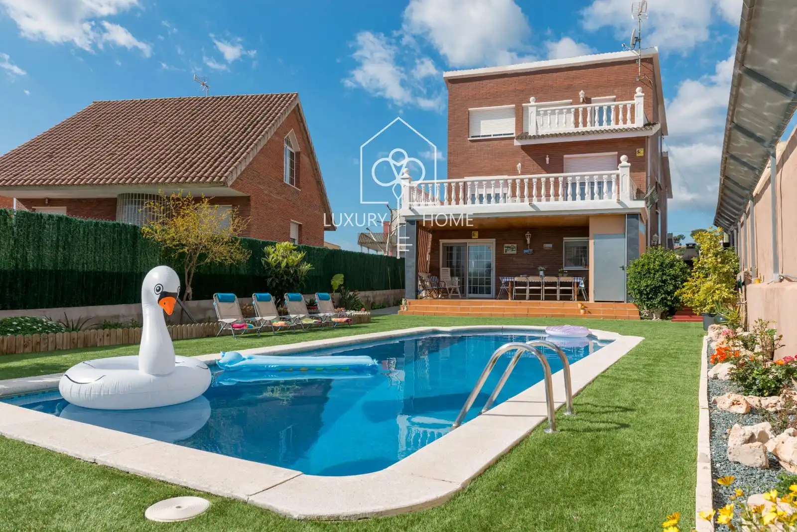 Vista exterior de Casa o xalet en venda en Viladecans amb Aire condicionat, Calefacció i Parquet