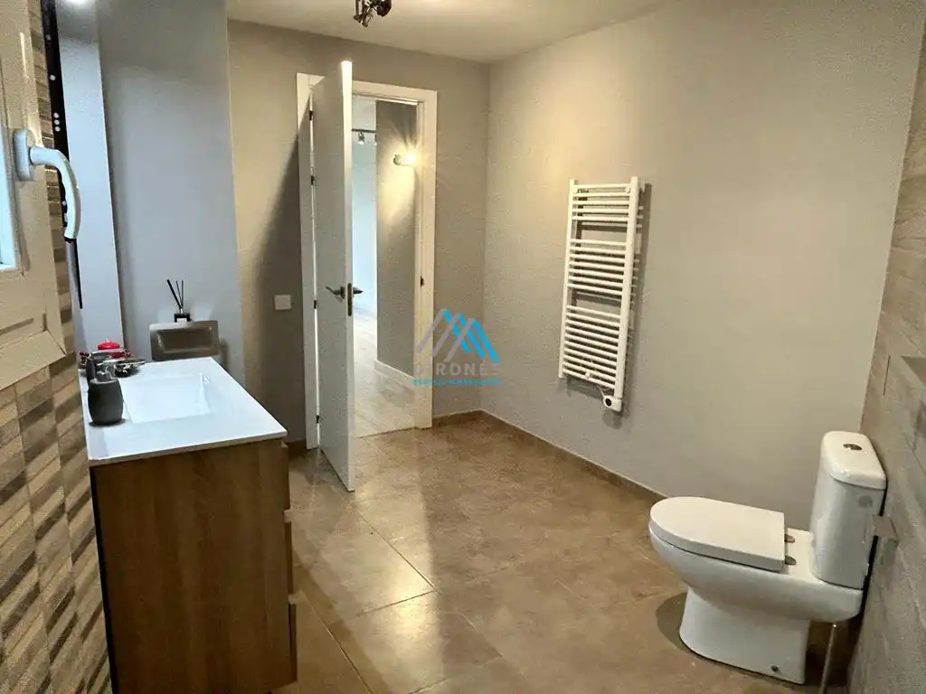 Badezimmer von Wohnung zum Verkauf in Santa Cristina d'Aro mit Heizung und Terrasse