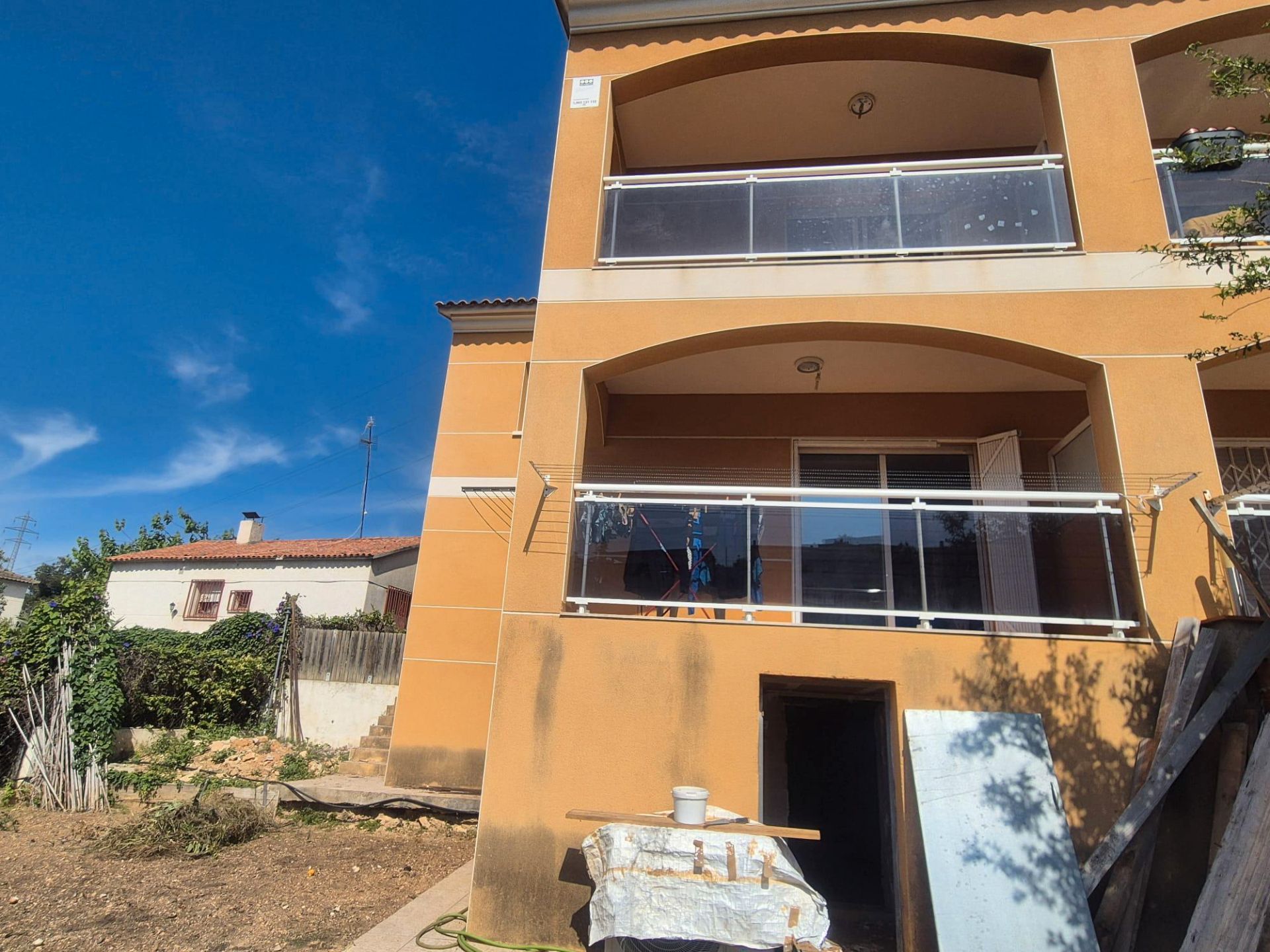 Vista exterior de Casa adosada en venda en Calafell amb Calefacció, Jardí privat i Terrassa