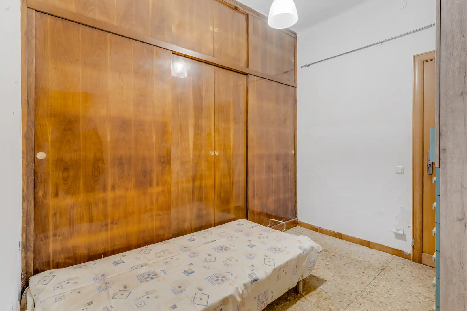 Dormitori de Planta baixa en venda en Barcelona amb Terrassa i Forn
