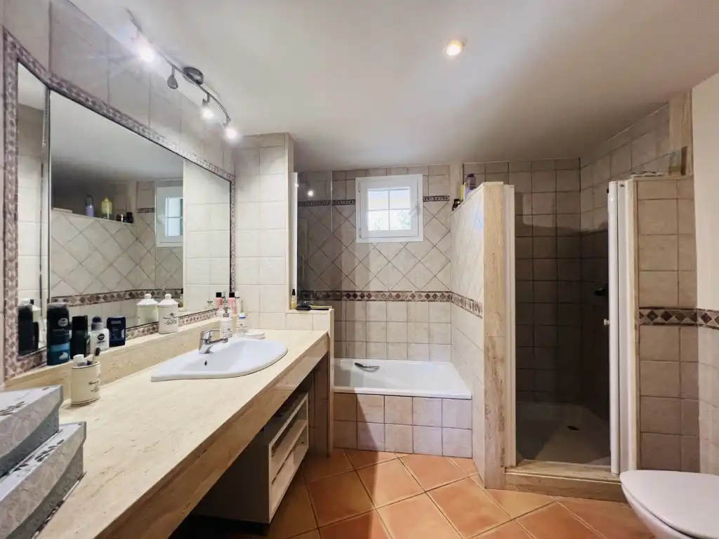 Bany de Apartament de lloguer en Calvià amb Piscina i Moblat