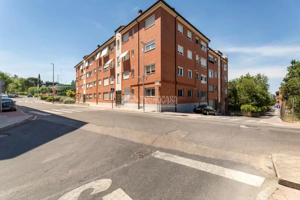 Außenansicht von Wohnung zum Verkauf in Las Rozas de Madrid mit Abstellraum