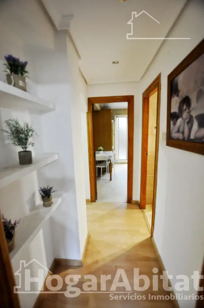 Wohnung zum Verkauf in Valencia mit Klimaanlage, Parkett und Terrasse
