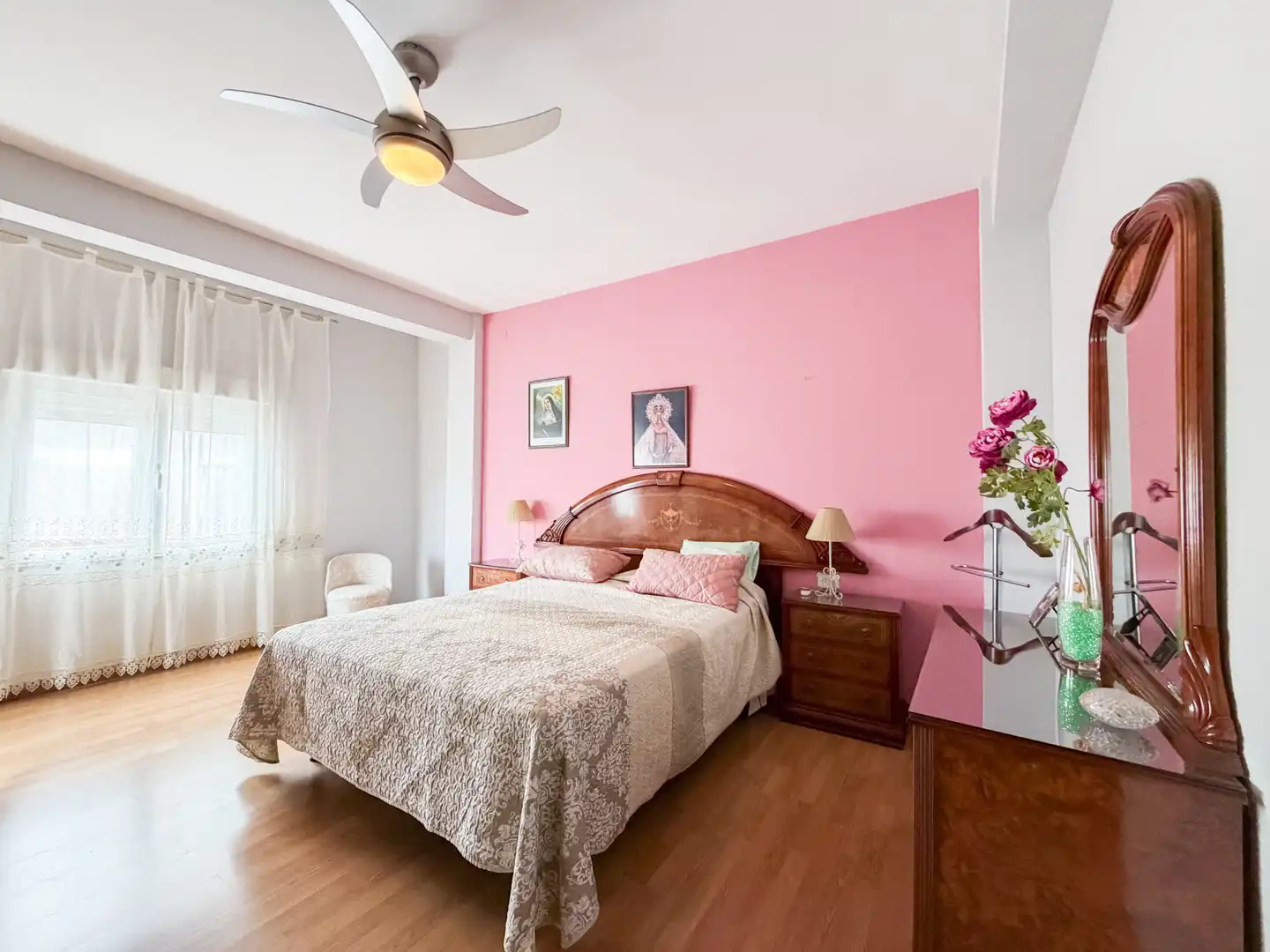 Schlafzimmer von Einfamilien-Reihenhaus zum Verkauf in Baza mit Privatgarten, Parkett und Abstellraum