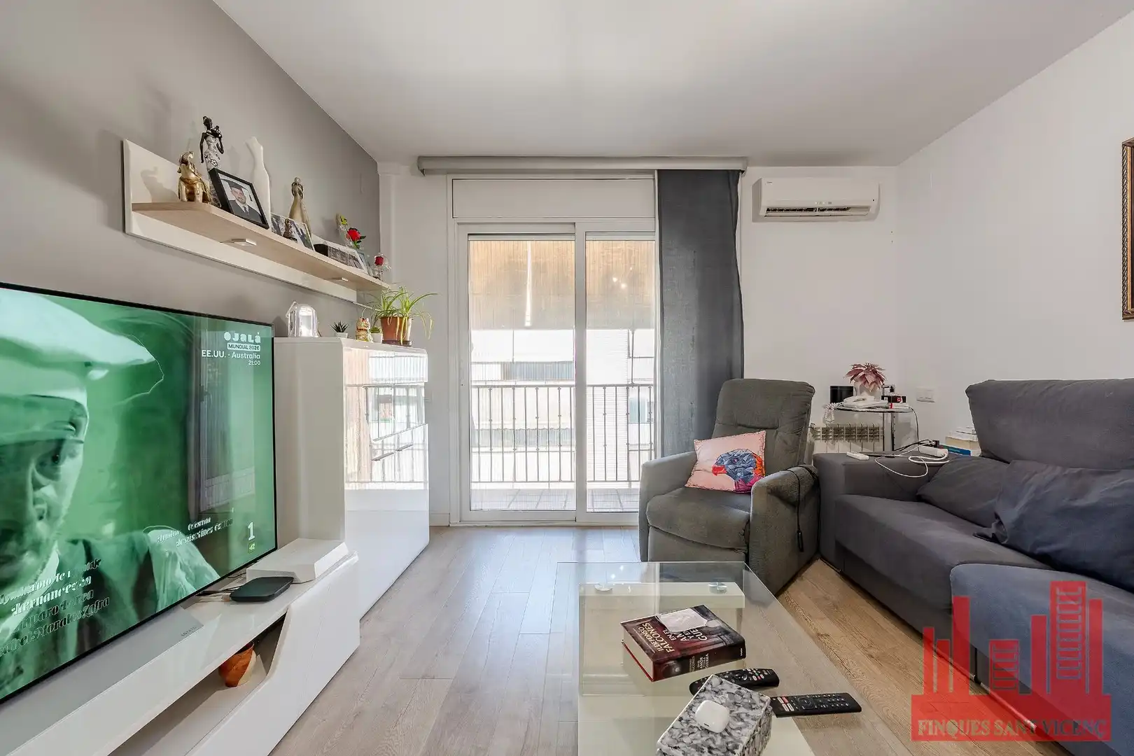 Sala d'estar de Pis en venda en Sant Vicenç Dels Horts amb Aire condicionat, Calefacció i Terrassa