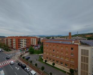 Vista exterior de Pis en venda en  Logroño amb Calefacció, Terrassa i Balcó