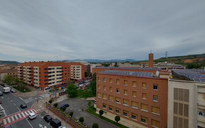 Vista exterior de Pis en venda en  Logroño amb Calefacció, Terrassa i Balcó