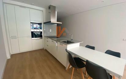 Kitchen of Apartment for sale in Santiago de Compostela 