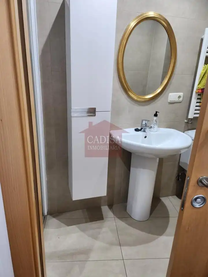 Bathroom of Apartments for rent in Salamanca  with Heating and Furnished