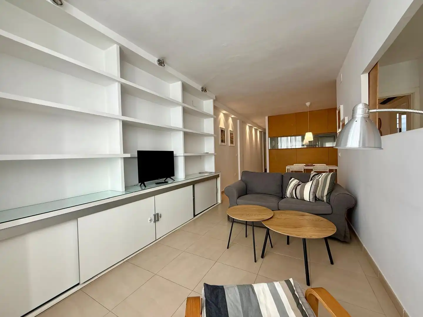 Flat for rent in Calle de Fernán Sánchez de Tovar, Cruz Roja