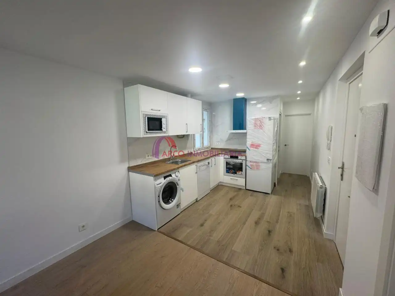 Cuina de Apartament en venda en Burgos amb Calefacció i Balcó
