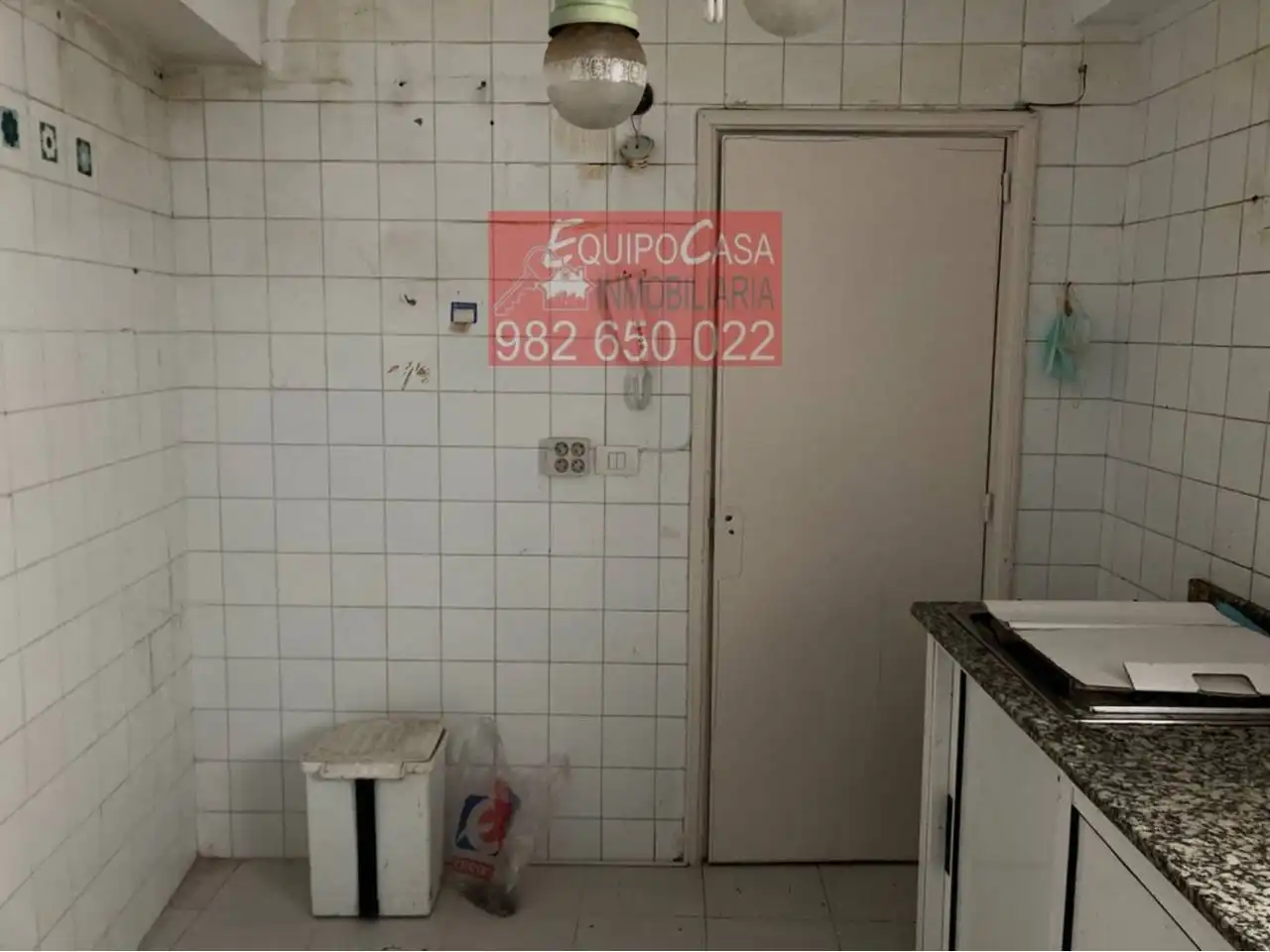 Cuina de Apartament en venda en Lugo amb Calefacció, Traster i Alarma