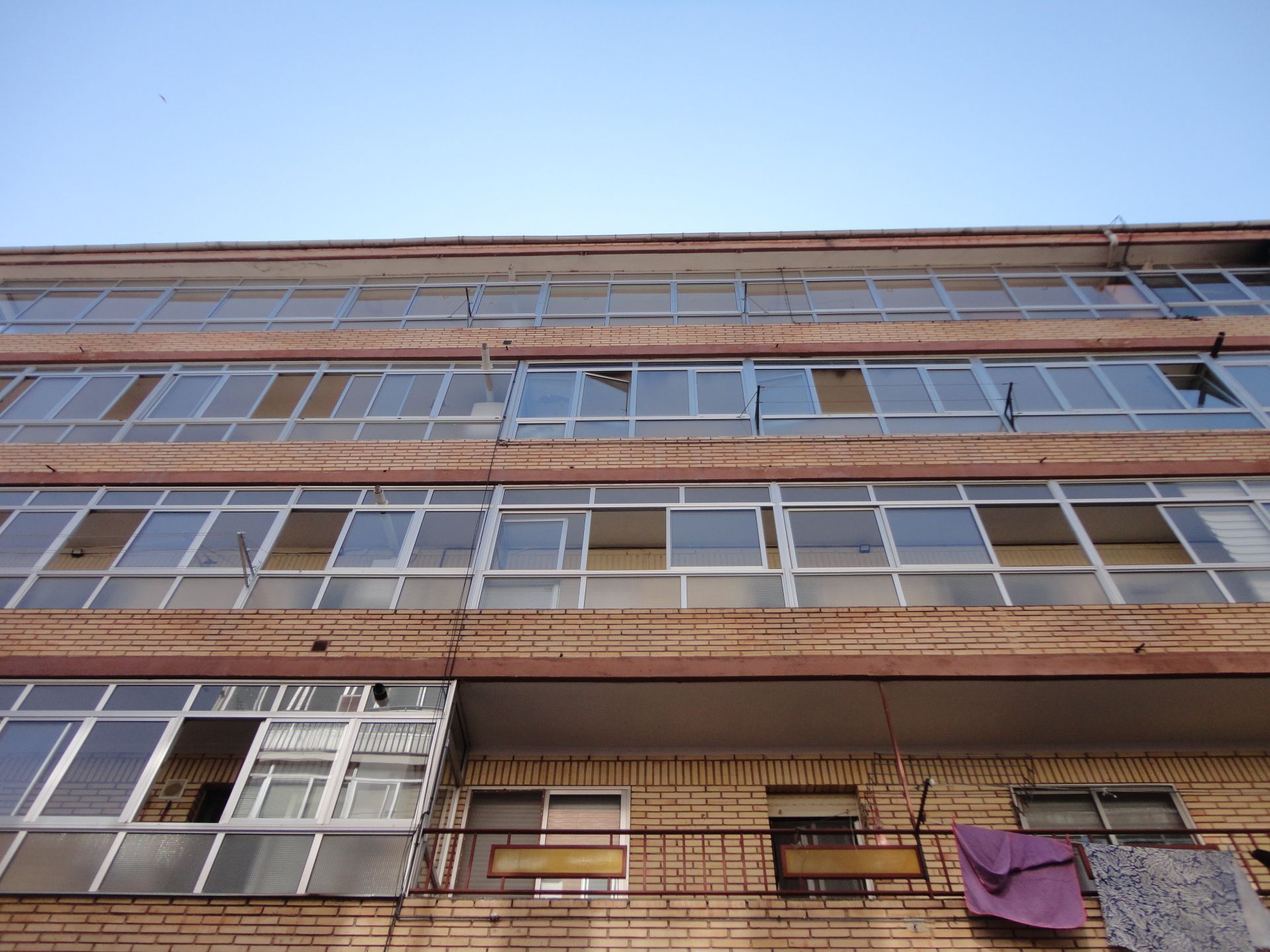 Vista exterior de Pis en venda en Salas de los Infantes amb Calefacció, Terrassa i Traster