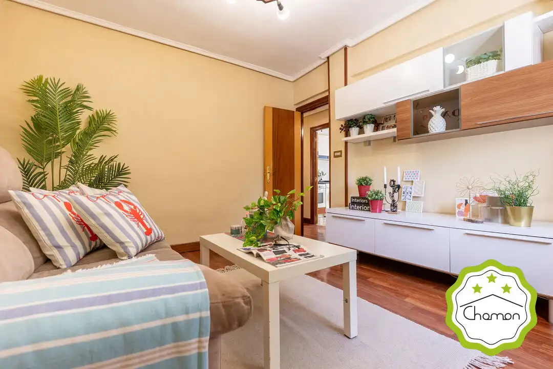 Sala de estar de Piso en venta en Bilbao  con Calefacción, Jardín privado y Amueblado