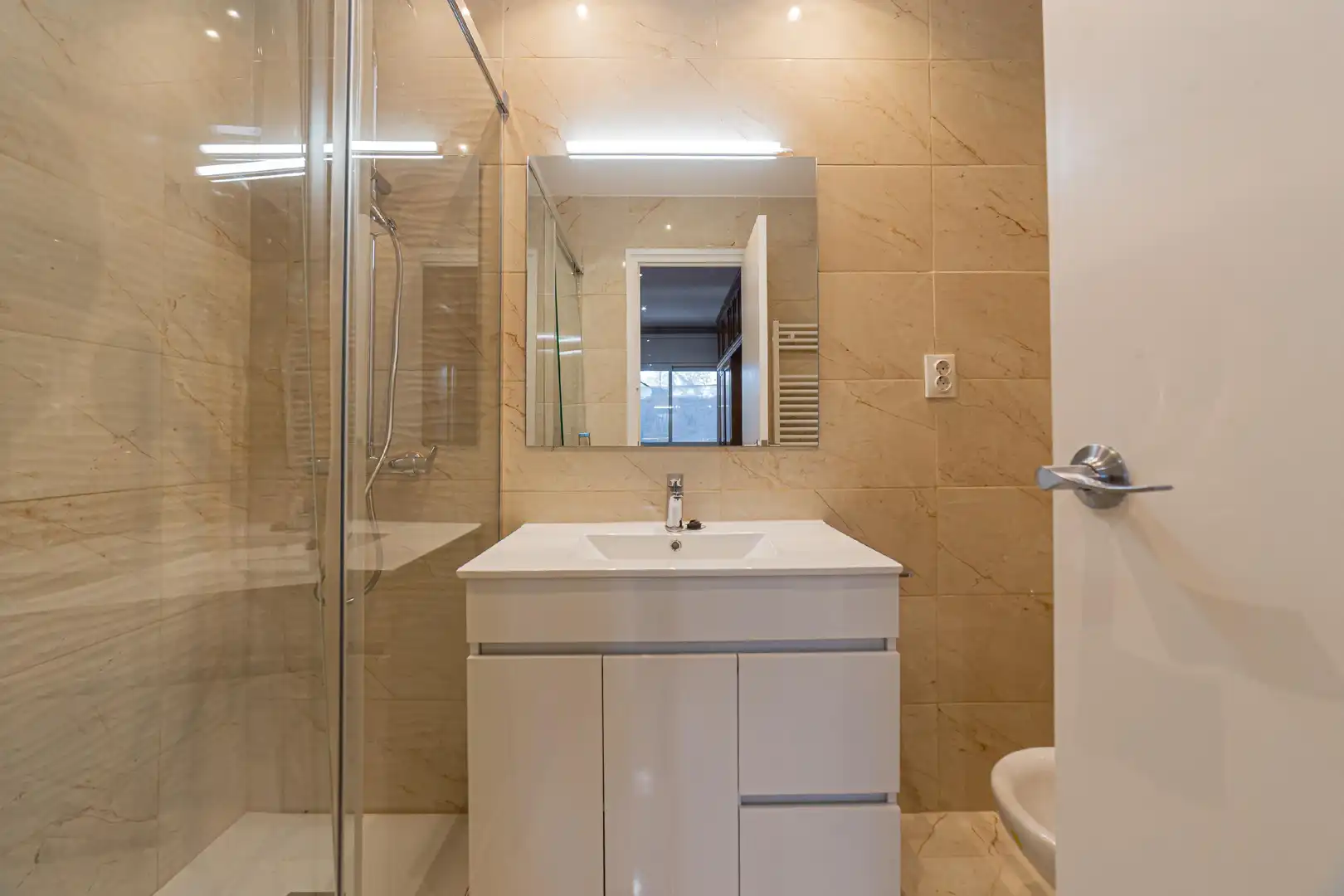 Baño de Apartamento en venta en Barcelona con Calefacción y Parquet