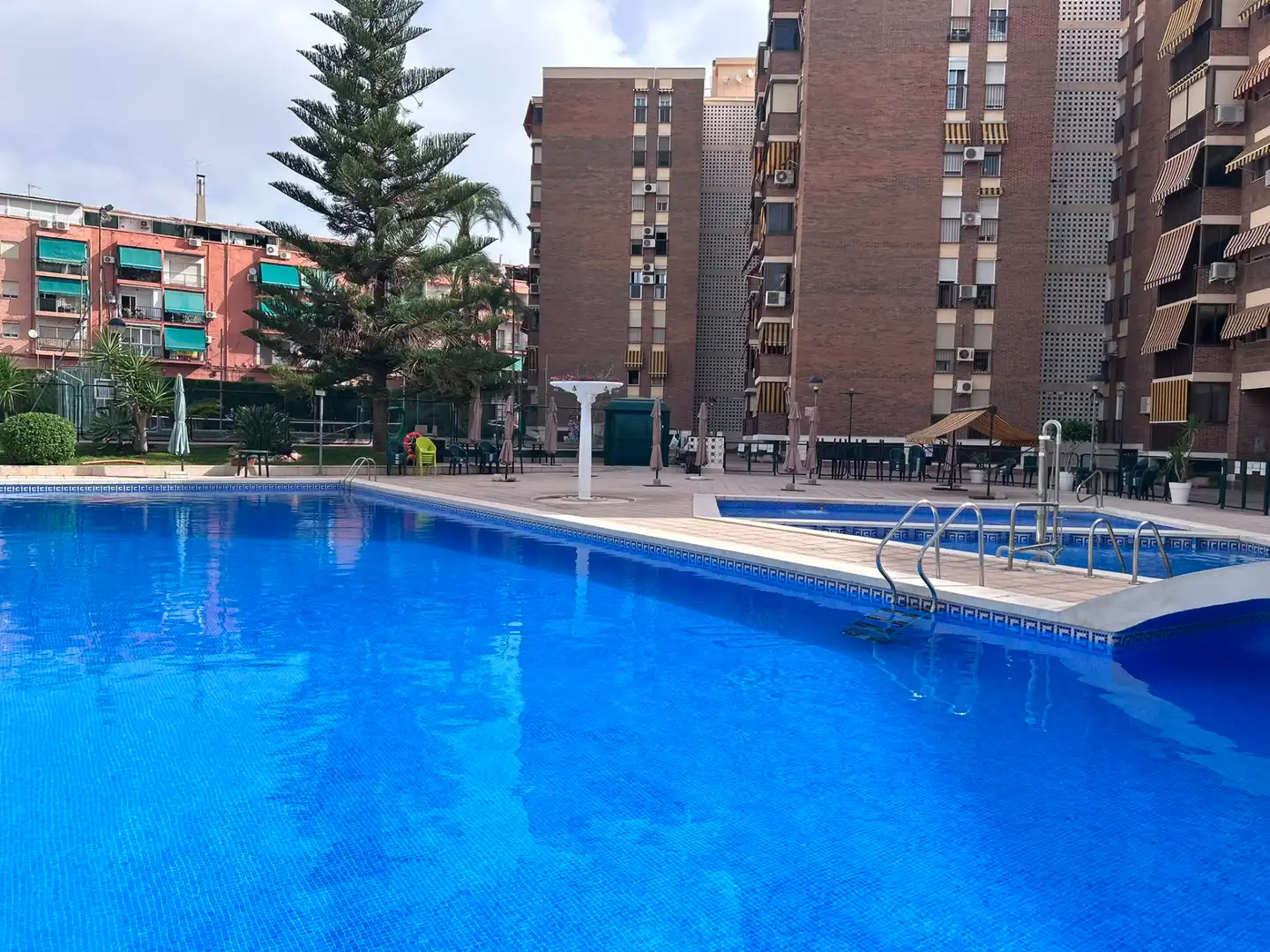 Piscina de Pis en venda en Alicante / Alacant amb Aire condicionat, Moblat i Forn
