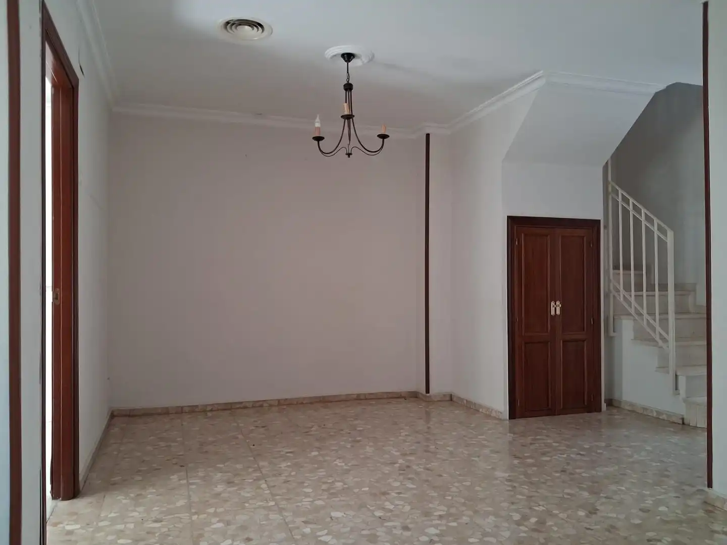 Casa adosada en venda en Utrera amb Piscina comunitària