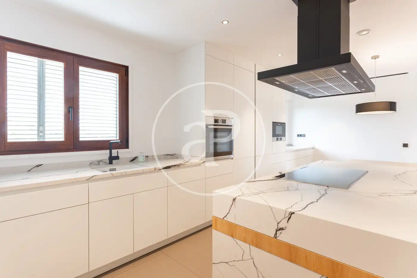 Cocina de Piso de alquiler en Barcelona con Aire acondicionado, Calefacción y Jardín privado