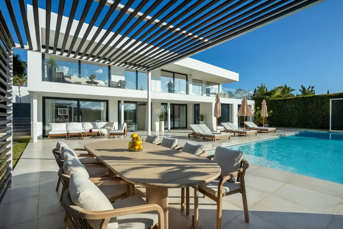 Chalet con piscina en venta en Nueva Andalucía, imagen 2