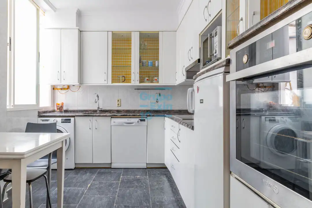 Cocina de Piso en venta en Donostia - San Sebastián  con Calefacción y Balcón
