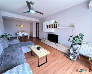 Living room of Flat for sale in Parla  with Air Conditioner, Terrace and Swimming Pool