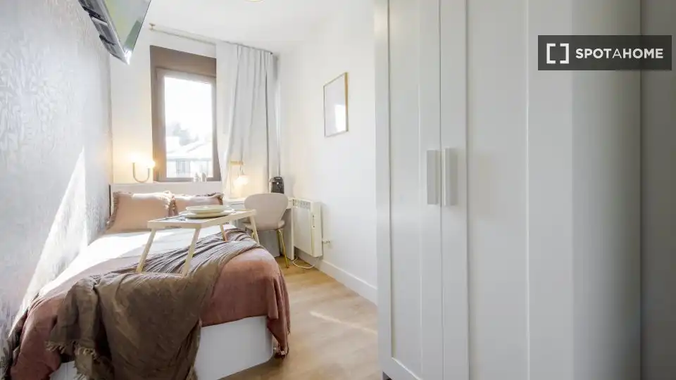 Bedroom of Flat for rent in Madrid  with Air Conditioner, Heating and Furnished