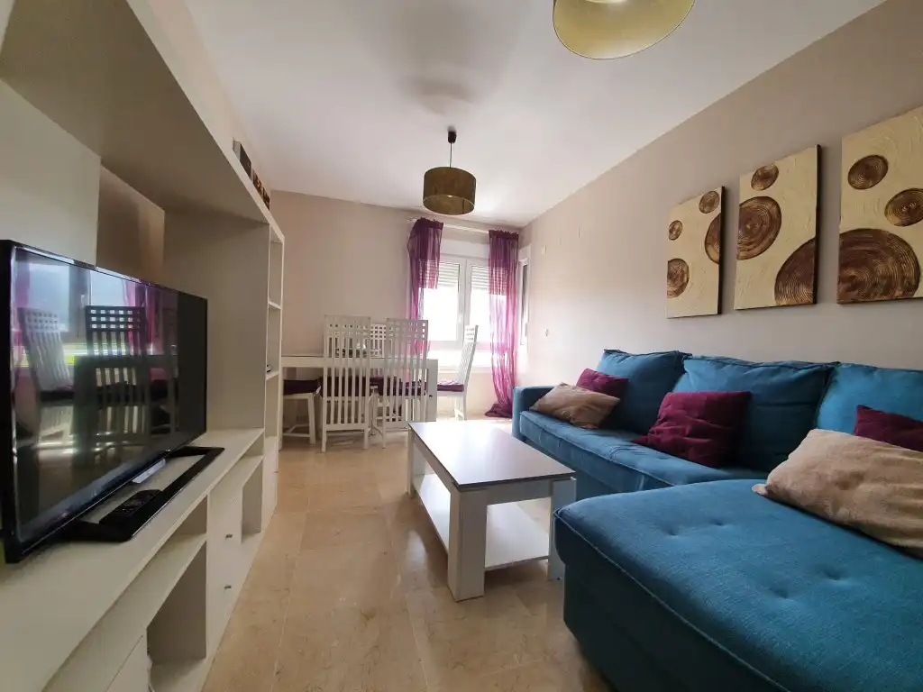 Wohnzimmer von Wohnung zum Verkauf in La Línea de la Concepción mit Möbliert, Ofen und Mikrowelle