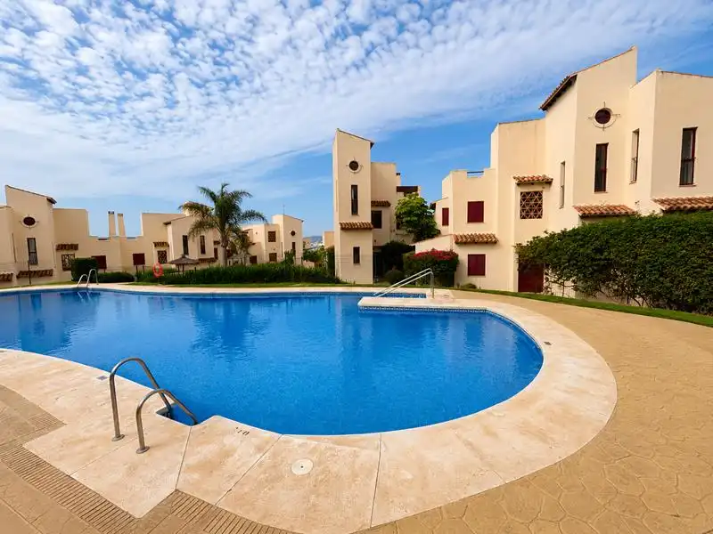Flat with pool for sale in San Luis de Sabinillas