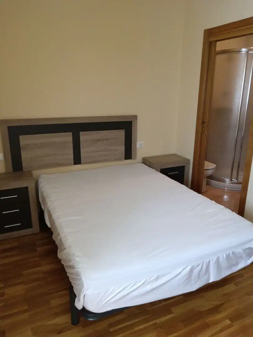 Schlafzimmer von Wohnung zur Miete in A Coruña Capital  mit Heizung, Terrasse und Möbliert