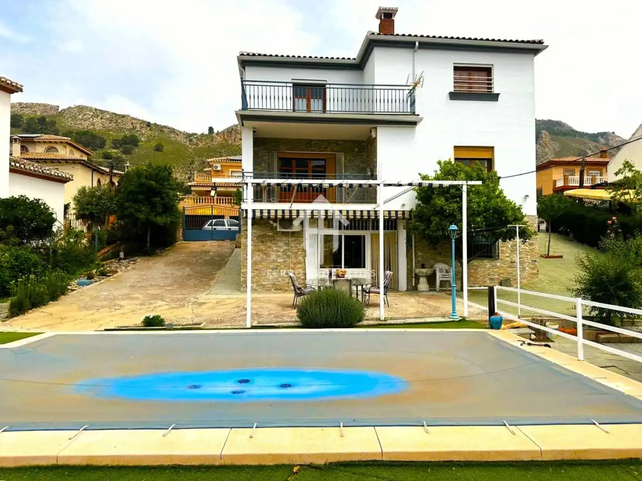 Vista exterior de Casa o xalet en venda en Loja amb Aire condicionat, Jardí privat i Terrassa