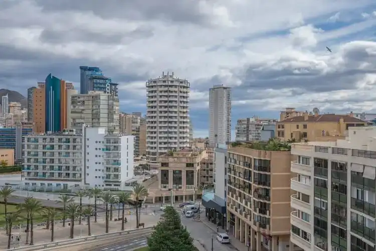 Vista exterior de Piso en venta en Benidorm con Terraza, Amueblado y Piscina comunitaria