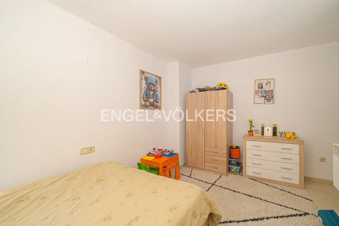 Dormitori de Apartament en venda en Benidorm amb Aire condicionat i Piscina comunitària