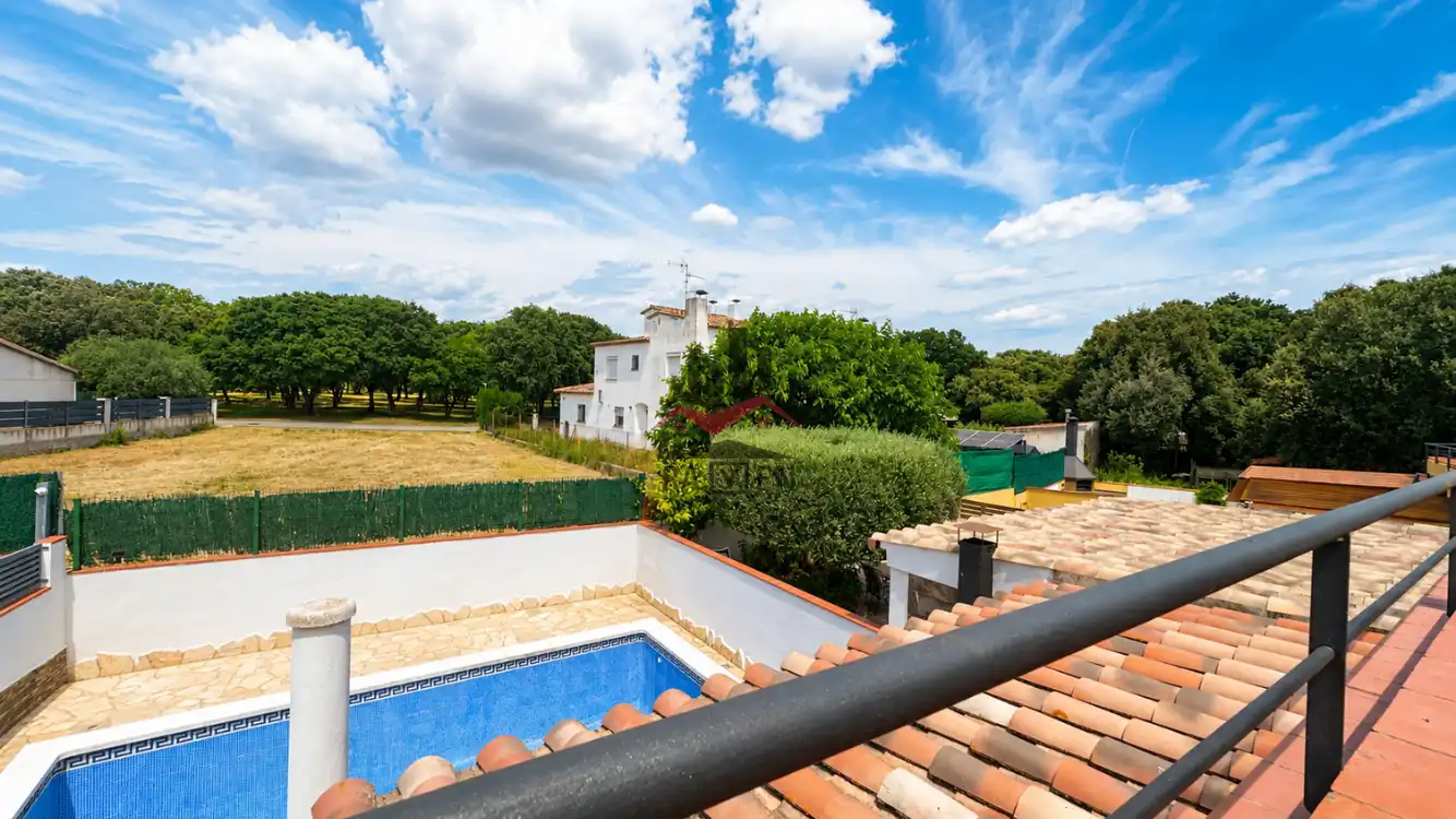 Casa adosada en venda a Avinyonet de Puigventós