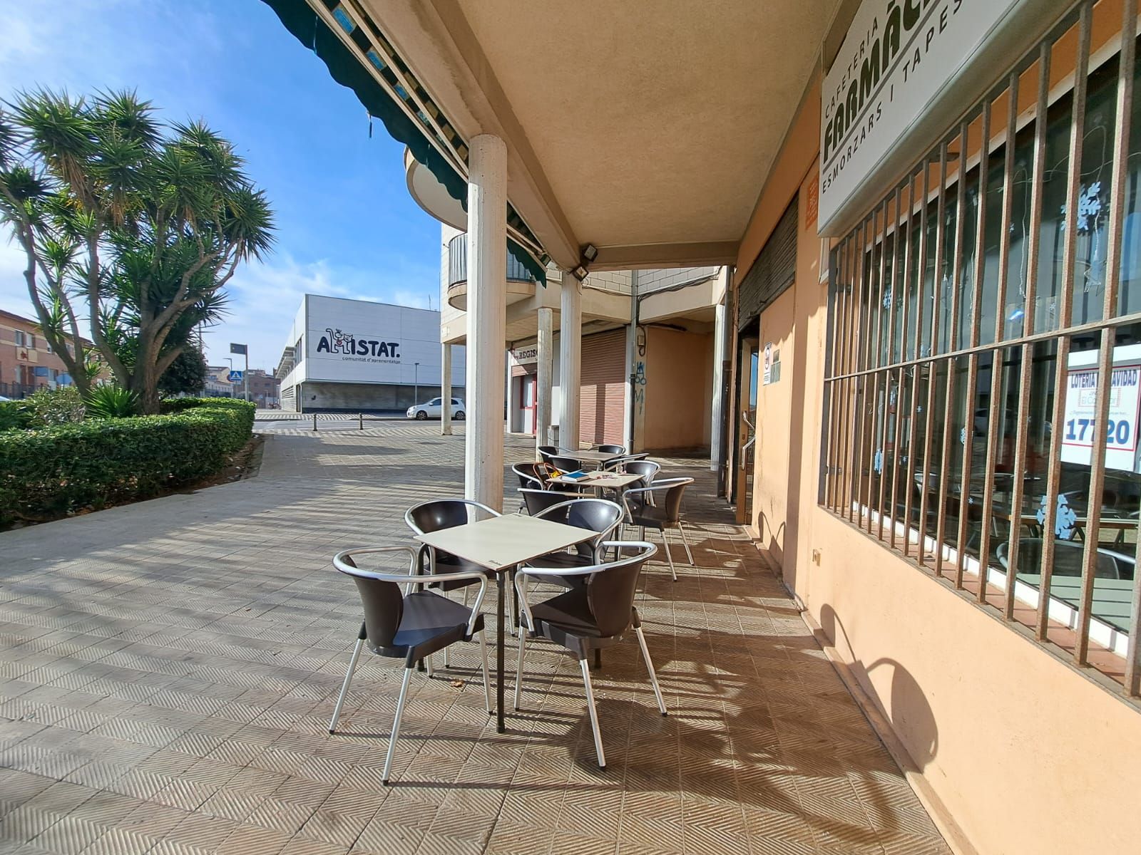Terraza de Local en traspaso en Figueres con Amueblado