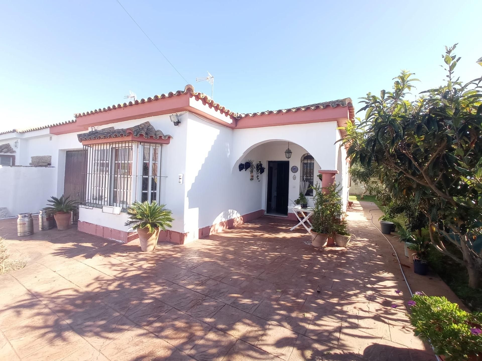 Exterior view of House or chalet for sale in Chiclana de la Frontera  with Air Conditioner, Heating and Private garden