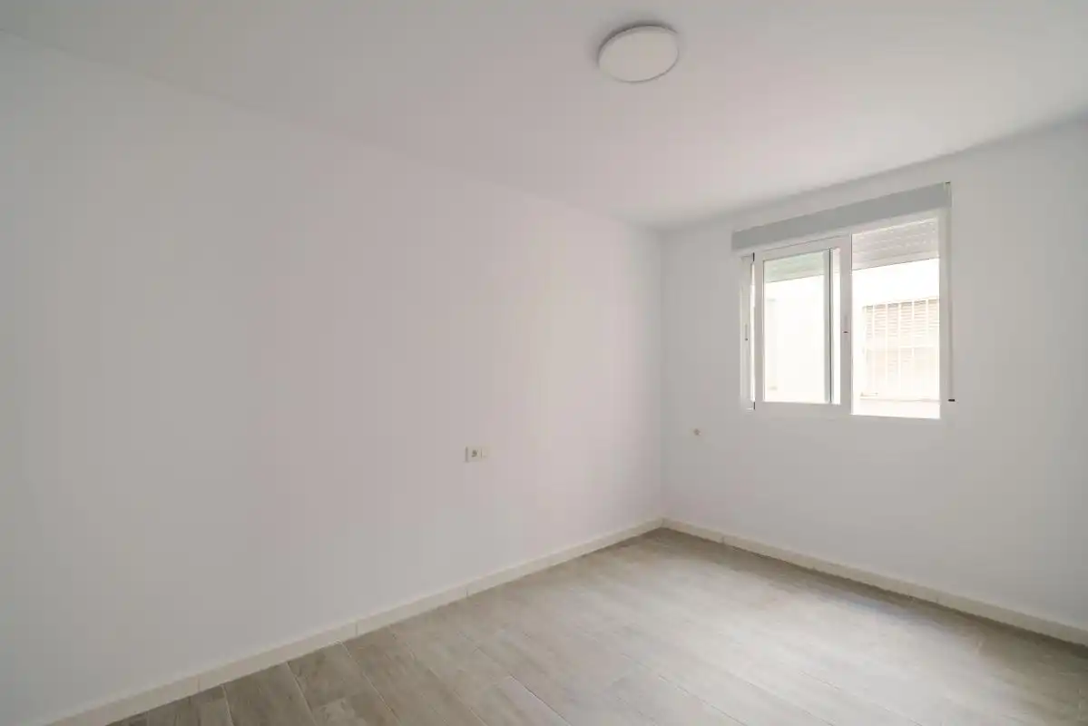 Habitación de Piso en venta en Torrevieja con Calefacción, Terraza y Balcón