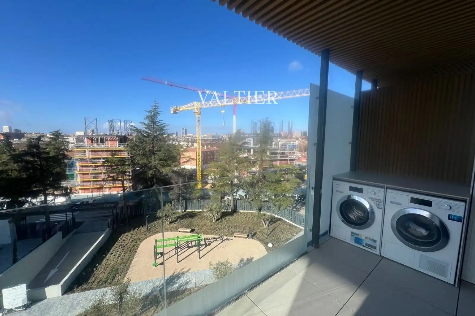 Vista exterior de Pis de lloguer en Madrid amb Terrassa, Traster i Piscina