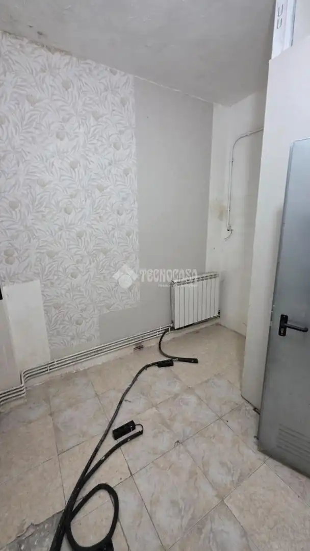 Habitación de Local en venta en Madrid con Calefacción