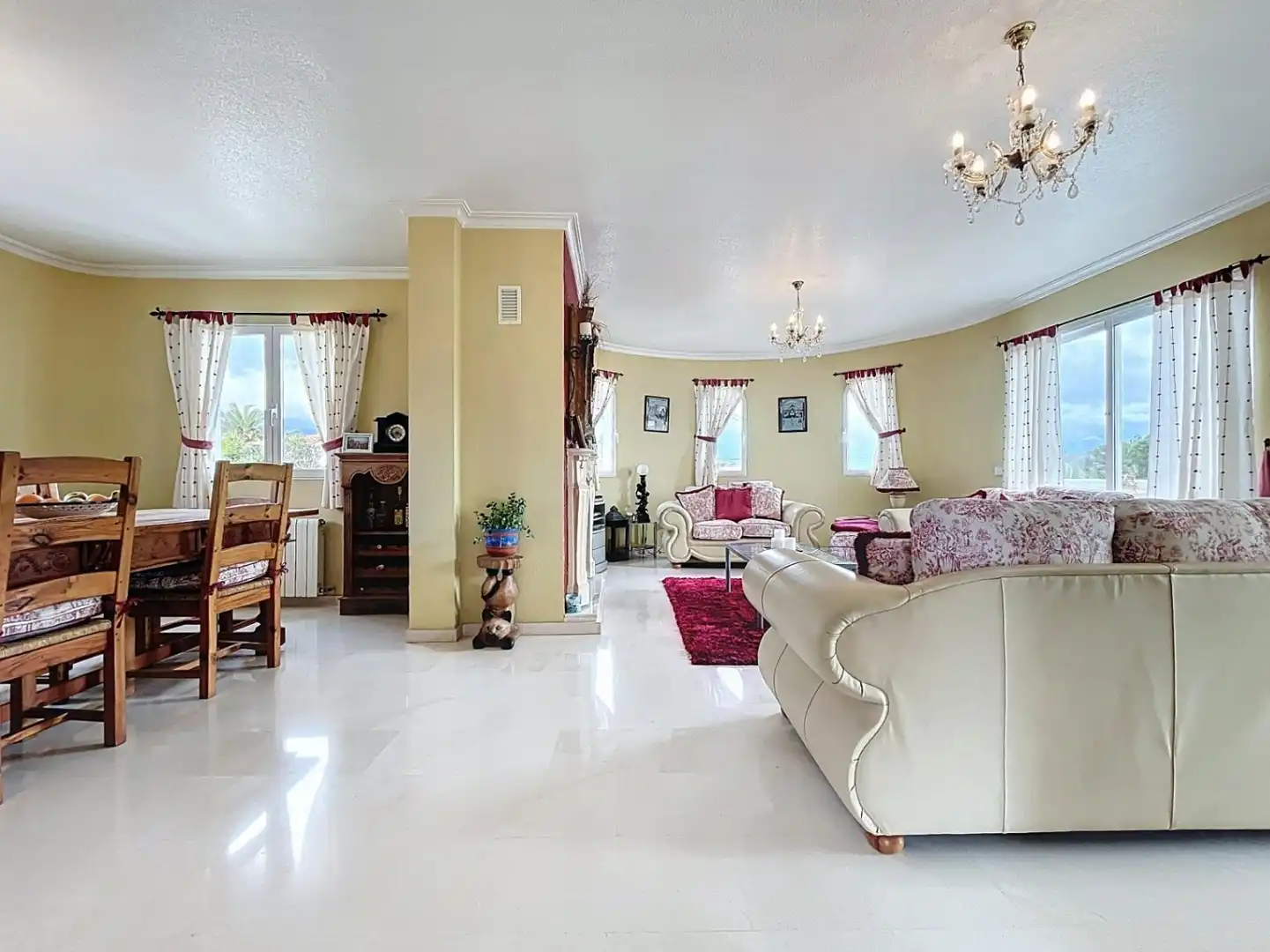 Sala d'estar de Casa o xalet en venda en L'Alfàs del Pi amb Aire condicionat, Calefacció i Jardí privat