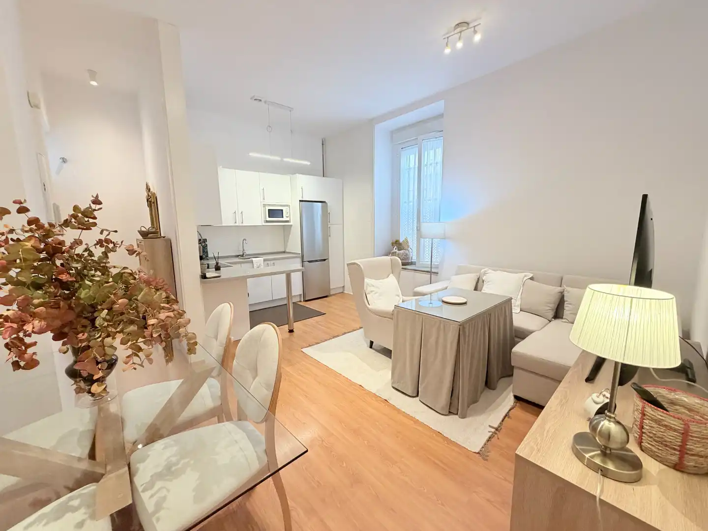 Living room of Apartments for rent in Sevilla  with Air Conditioner, Heating and Parquet flooring