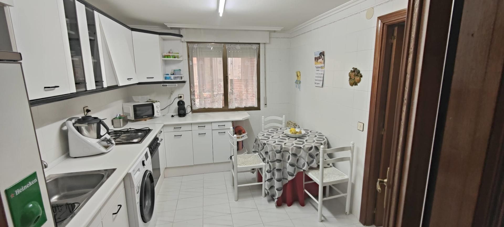 Cuina de Pis en venda en Sahagún amb Calefacció, Terrassa i Traster