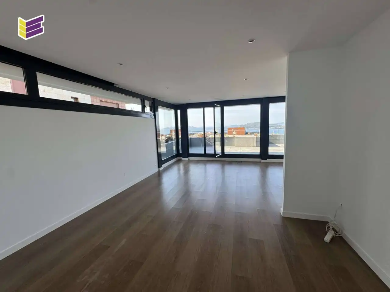 Sala de estar de Dúplex en venta en Baiona con Terraza, Trastero y Balcón