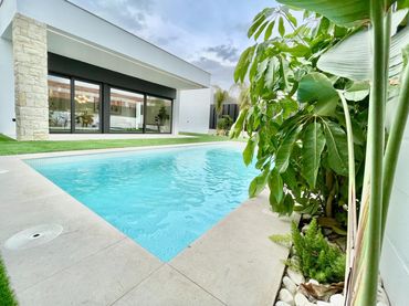 Chalet con piscina en venta en La Quinta
