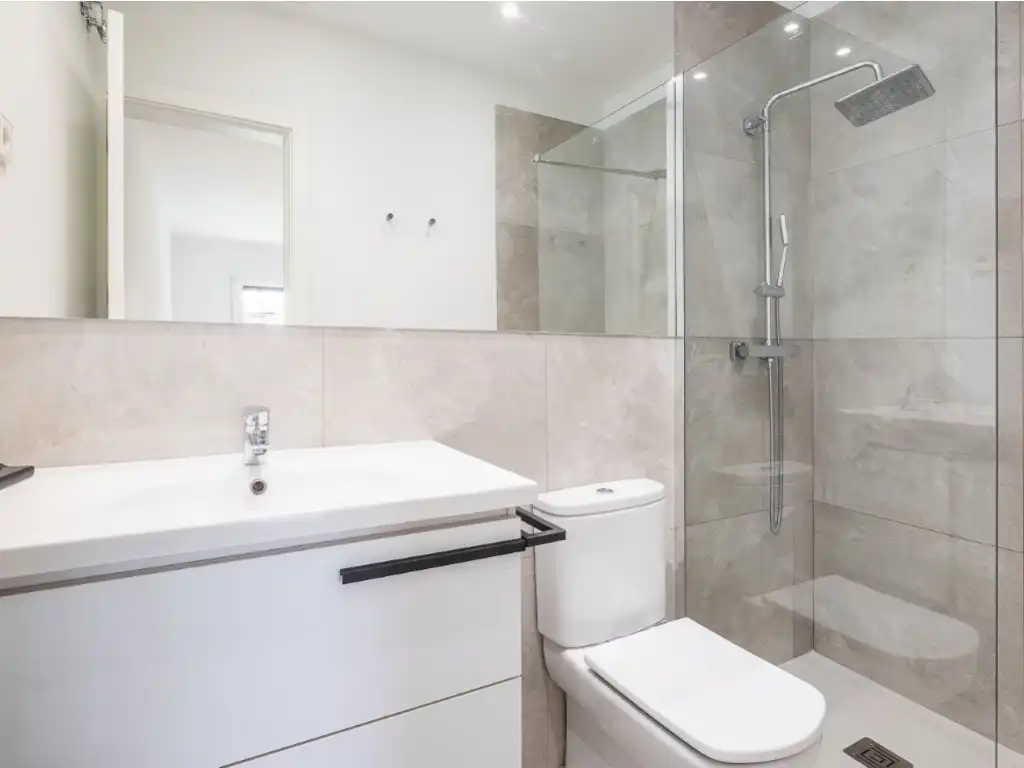 Bathroom of Houses for sale in Pozuelo de Alarcón