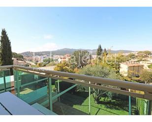 Vista exterior de Pis en venda en Sant Feliu de Guíxols amb Aire condicionat, Terrassa i Piscina