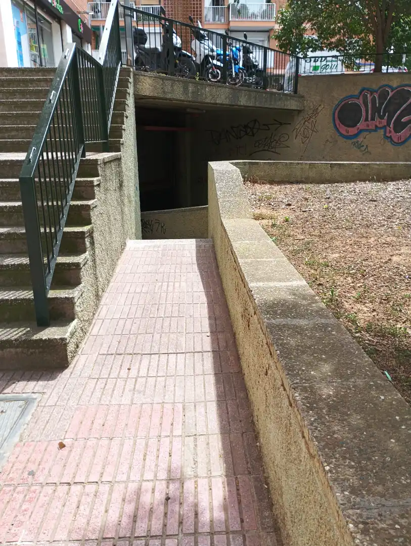 Vista exterior de Garatge en venda en Badalona