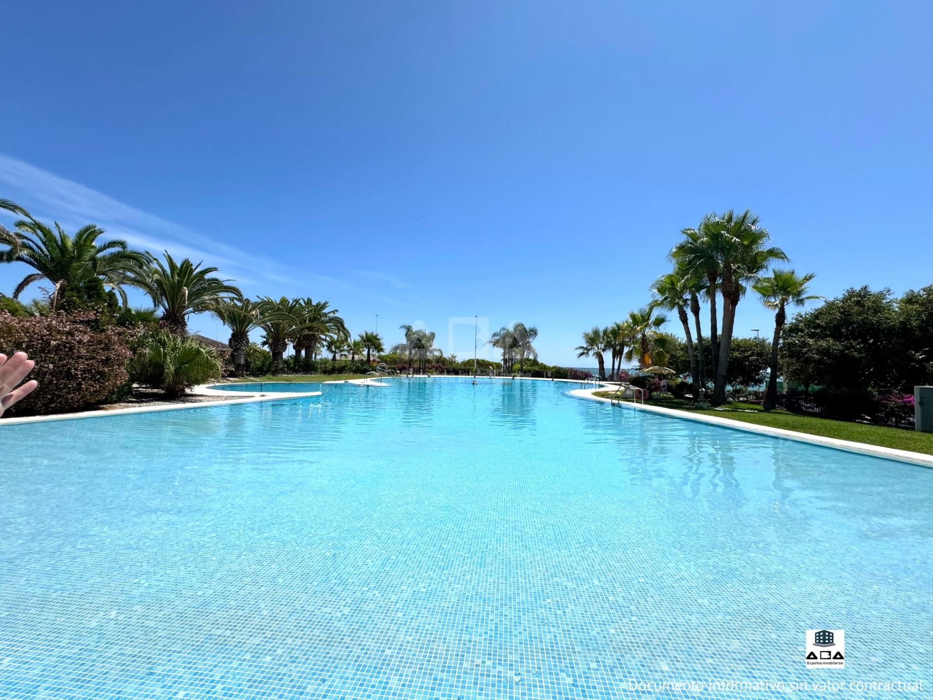 Piscina de Planta baixa en venda en Alcalà de Xivert amb Aire condicionat, Jardí privat i Terrassa